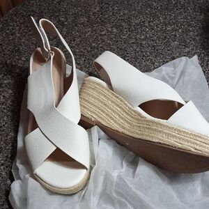 Elegant Women's Cream Sandalsp